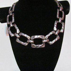 Womans silver tone hammered look necklace